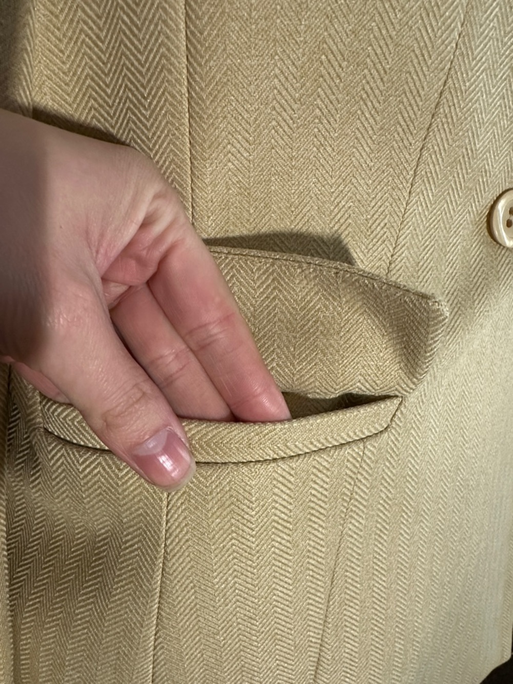 Le Suit Double-Breasted Suit Set in Light Beige - Picture 4 of 13